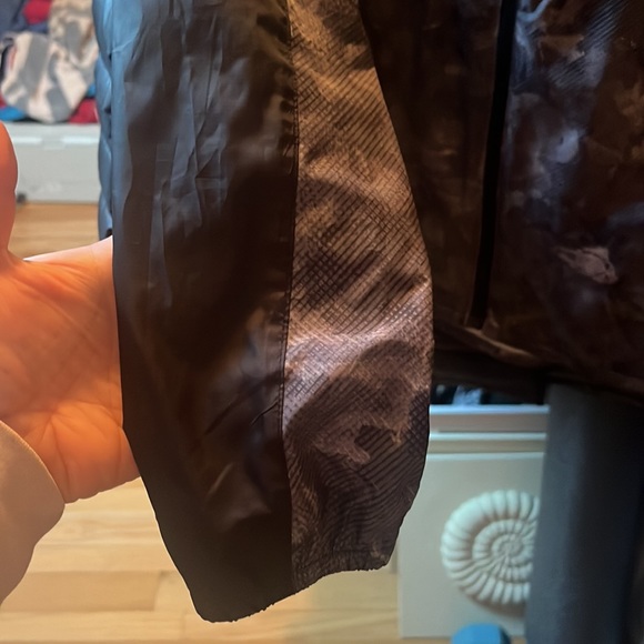 brand new, worn once, north face windbreaker - Picture 2 of 4